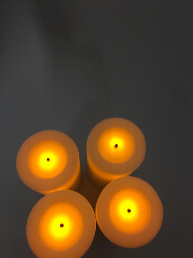 Set of 4 white slim candles