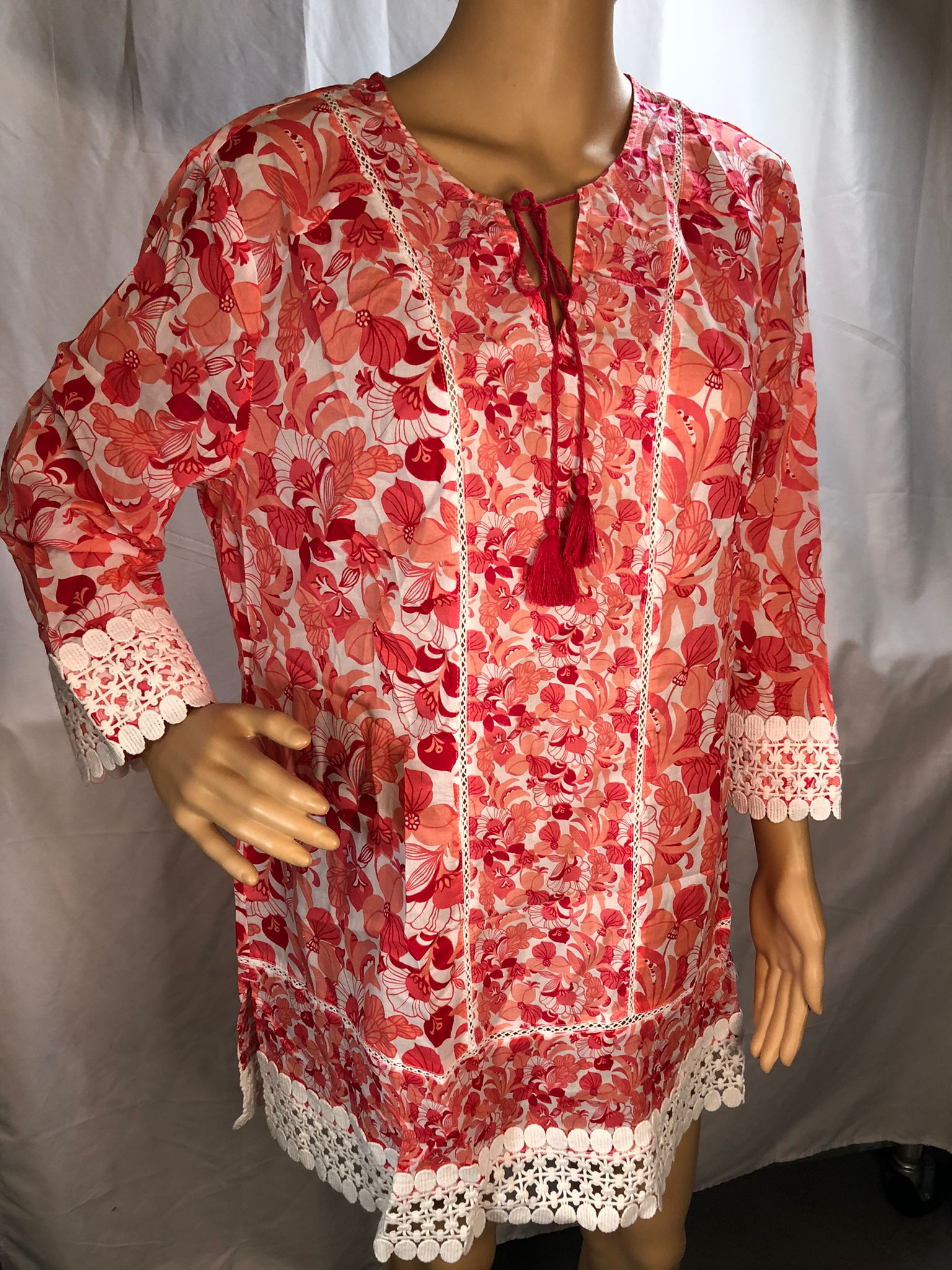 C. Wonder Printed 3/4 Sleeve Woven Tunic with Lace Trim Details