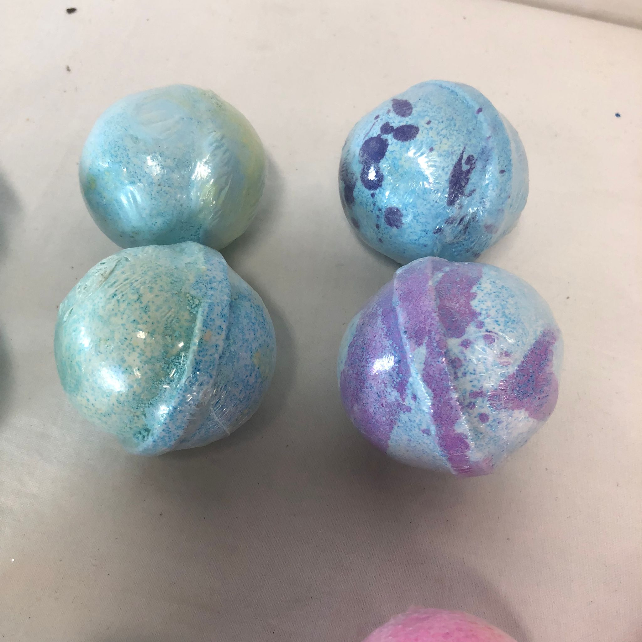 Naturally Vain Assorted (15) Bath Bombs